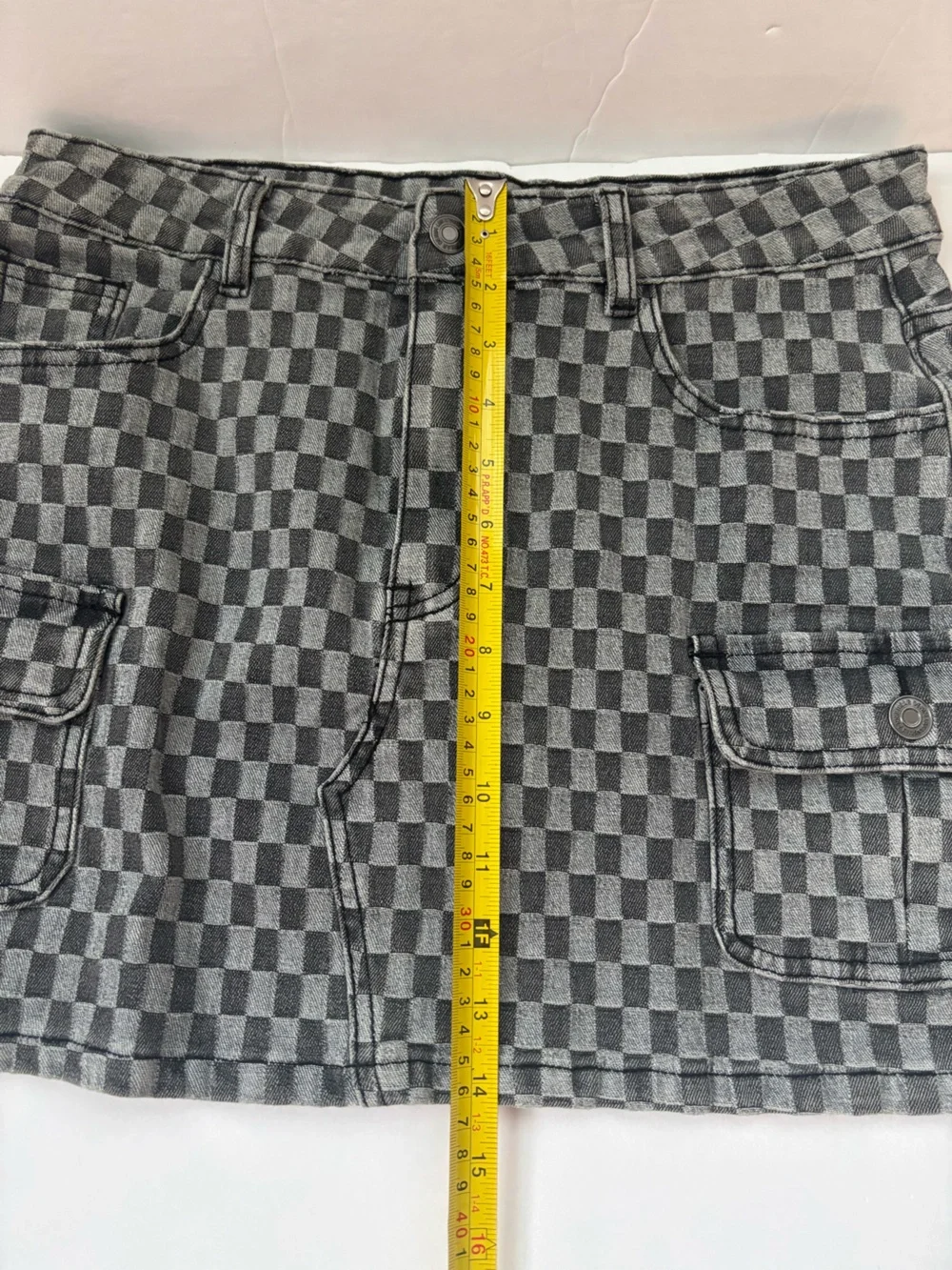 Annie Wear Women's Gray and Black Checkerboard Denim Cargo Mini Skirt Large - Picture 4 of 6